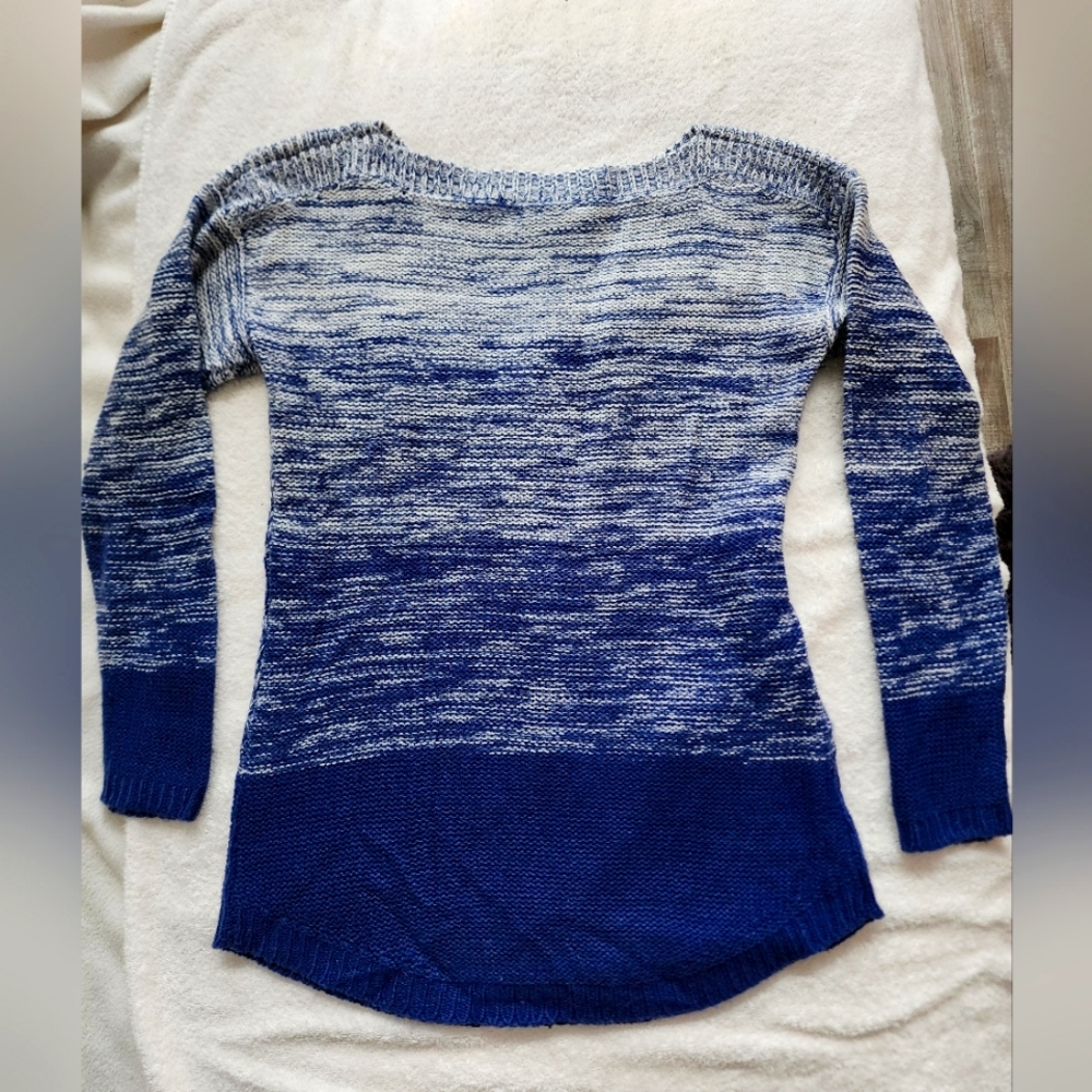 NWOT Macys Hooked Up blue ombre sweater sz S